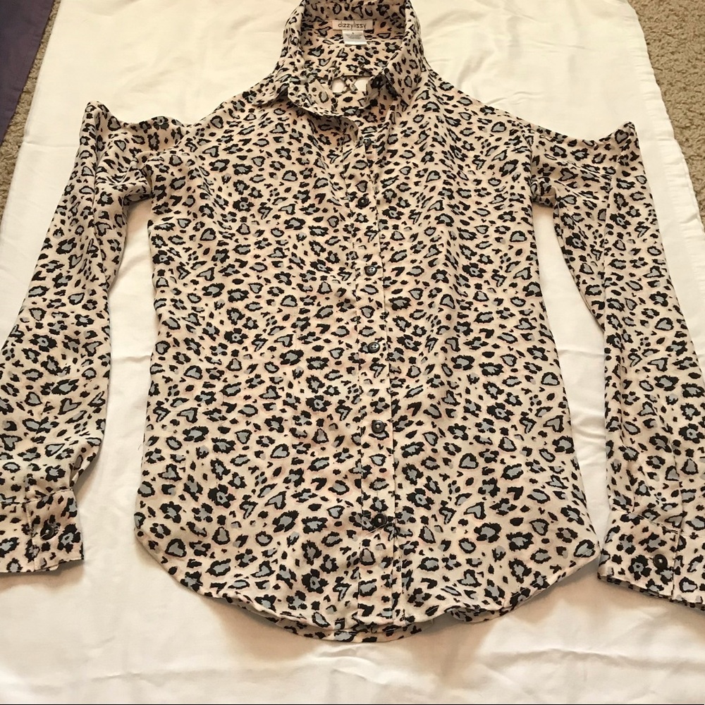Dizzy Lizzy cold shoulder leopard top